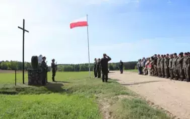 Chonorowa warta pod pomnikiem
