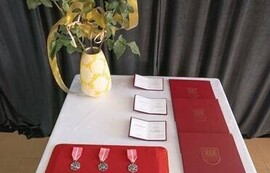 od lewej Ksiądz Proboszcz, W&oacute;jt Gminy Rutki, pary mażeńskie, senator Marek Komorowski, Prezez OSP Paweł Kowalewski, kierownik USC Hanna Kłoskowska